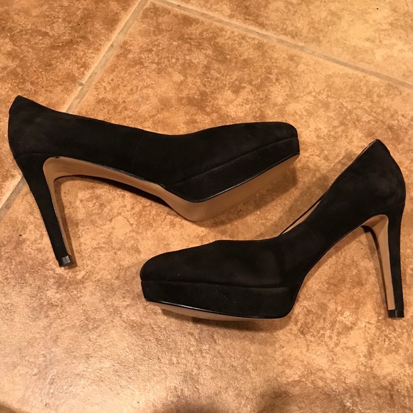Ivanka Trump Shoes - Ivanka Trump suede platform pumps size 9